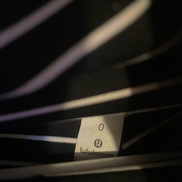 Lululemon stripped size 0 leggings - Picture 2 of 2